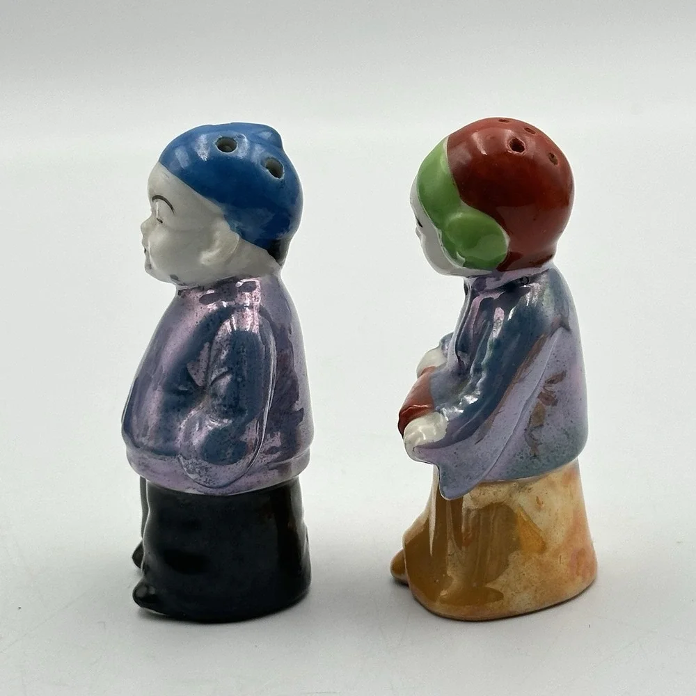 Vintage Japan‎ Hand Painted Asian Couple Salt & Pepper Shakers